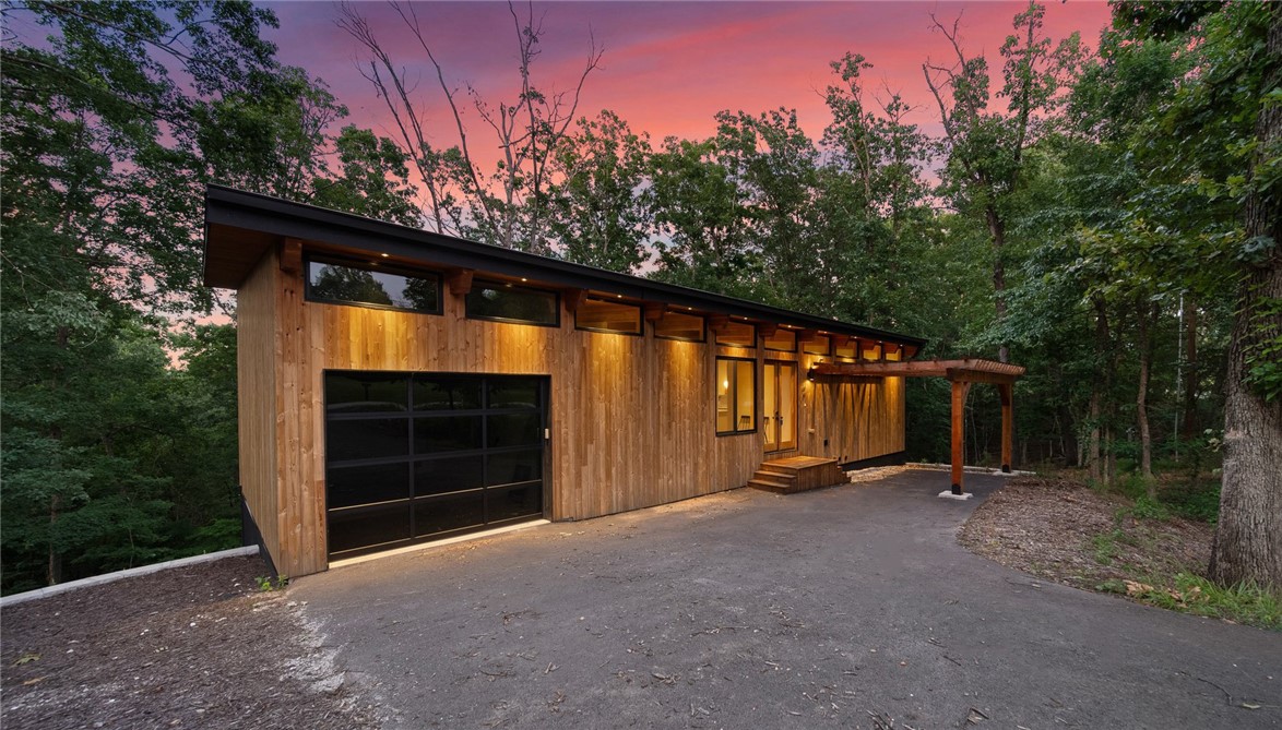 Bella Vista, Arkansas, 72715, United States, 3 Bedrooms Bedrooms, ,4 BathroomsBathrooms,Residential,For Sale,1892067