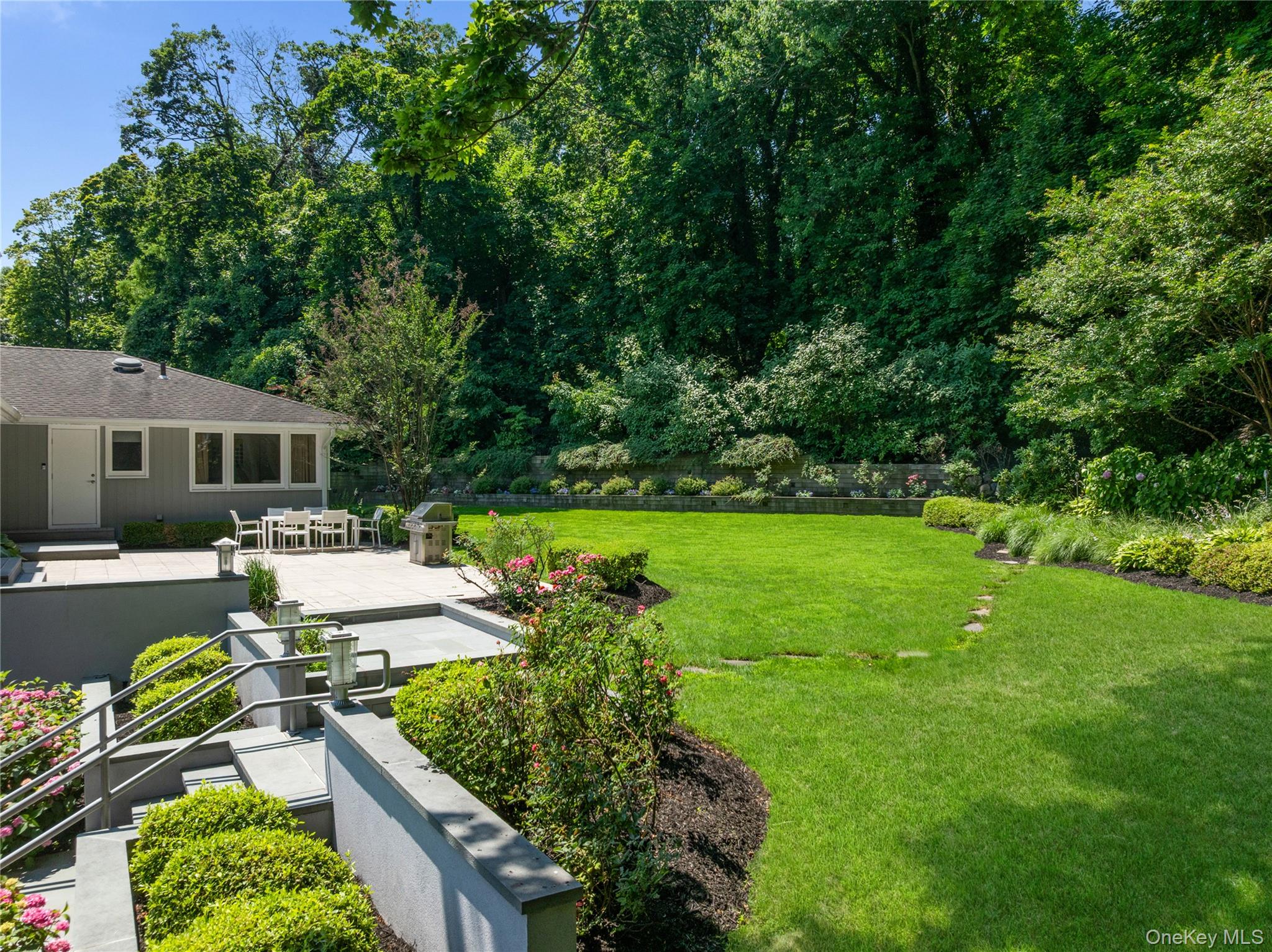  353 E Shore Road, Great Neck, NY, 11023 - 物件實景