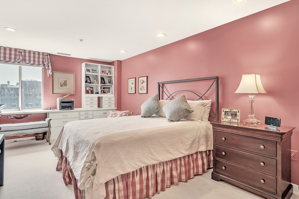 Cambridge, Massachusetts, 02141, United States, 2 Bedrooms Bedrooms, ,2 BathroomsBathrooms,Residential,For Sale,1913406