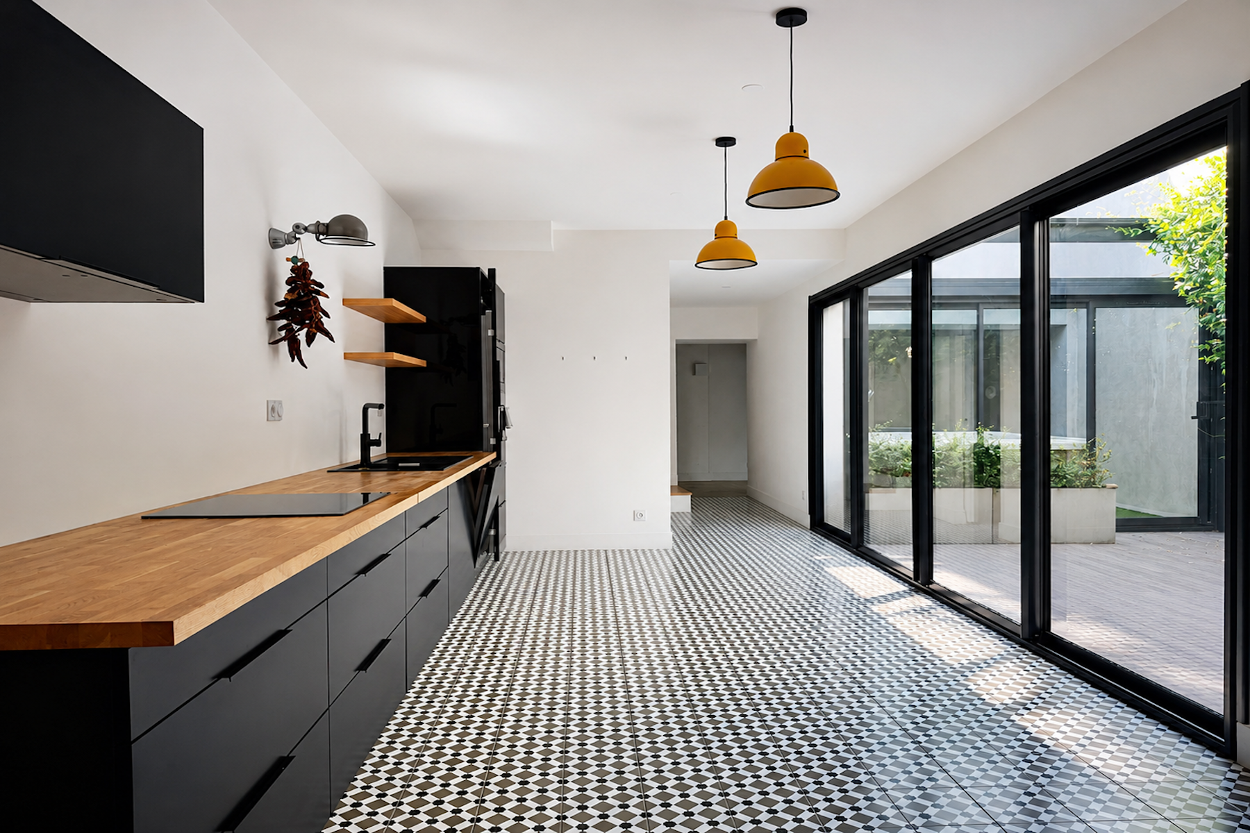  NÎMES CITY CENTRE ELEGANTLY RENOVATED TOWNHOUSE WITH GARAGE, PRIVATE COURTYARD … - 物件實景