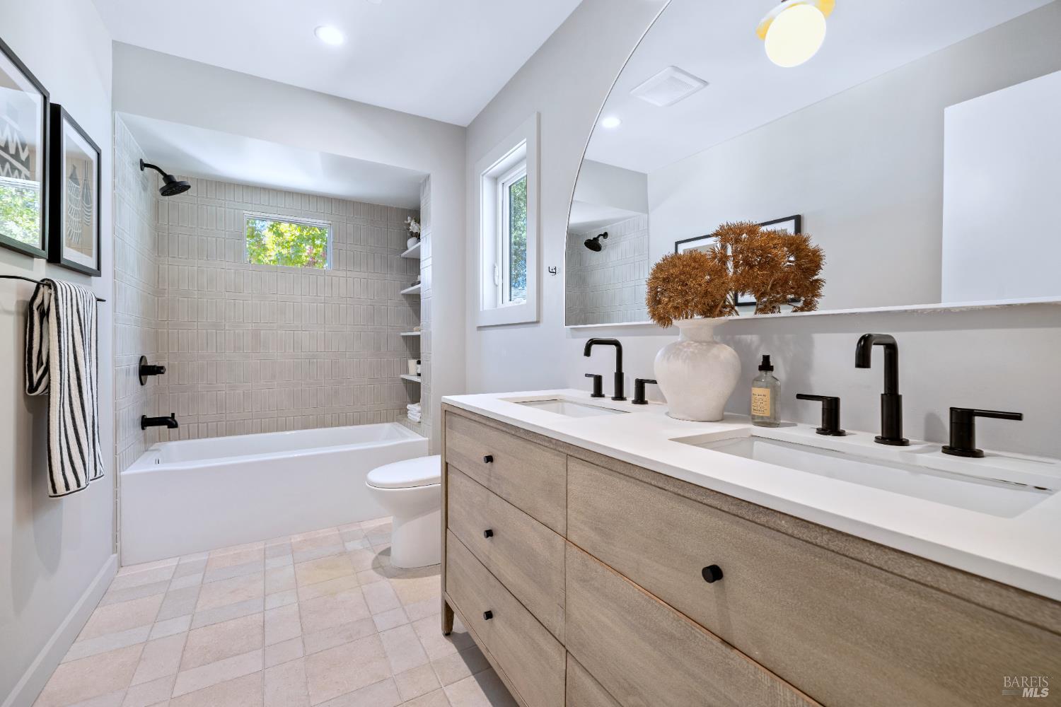 Sonoma, California, 95476, United States, 3 Bedrooms Bedrooms, ,3 BathroomsBathrooms,Residential,For Sale,1976344