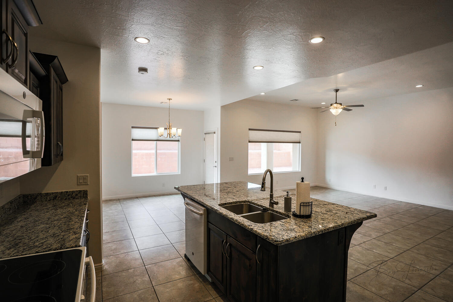 St George, Utah, 84790, United States, 3 Bedrooms Bedrooms, ,Residential,For Sale,1927103
