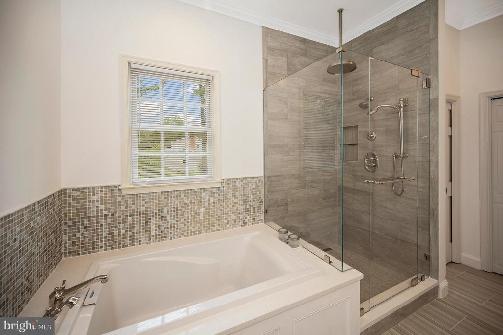 Fredericksburg, Virginia, 22405, United States, 5 Bedrooms Bedrooms, ,5 BathroomsBathrooms,Residential,For Sale,1825163