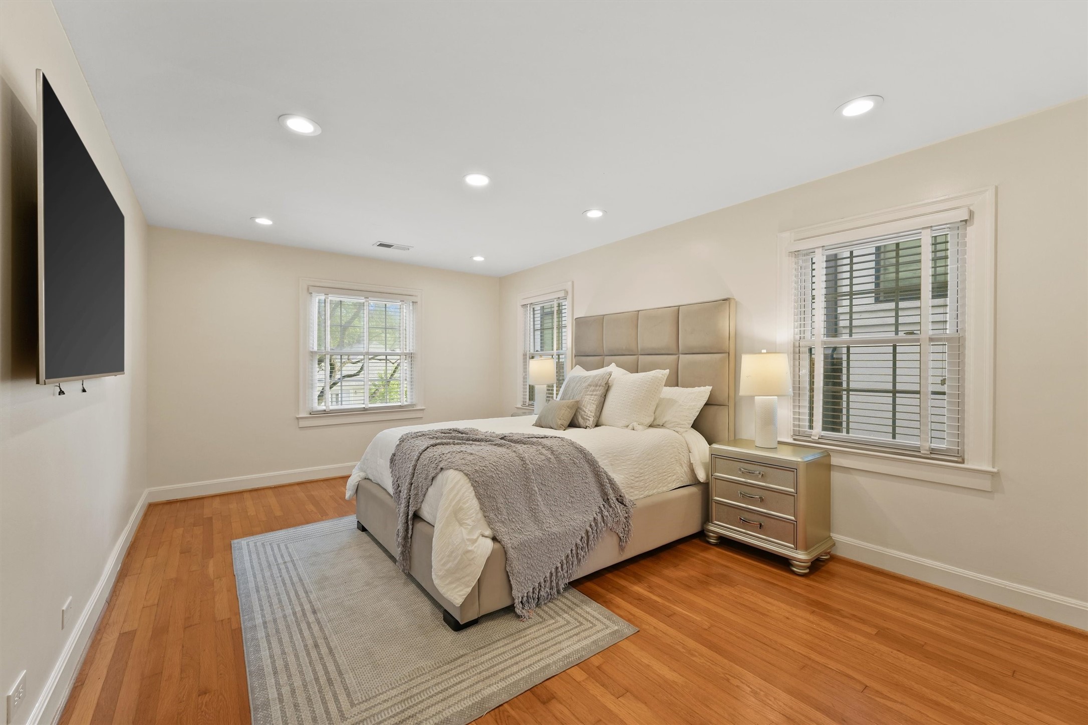 Houston, Texas, 77098, United States, 4 Bedrooms Bedrooms, ,3 BathroomsBathrooms,Residential,For Sale,1849848