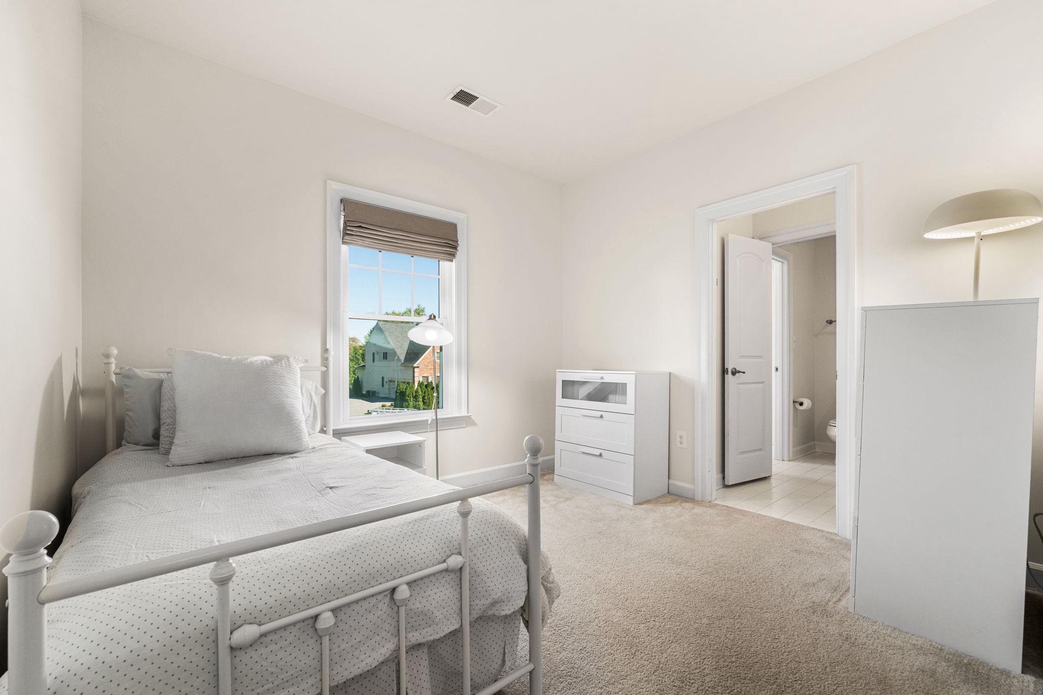  1385 Bishop Crest Court, Alexandria, VA, 22308 - 物件實景