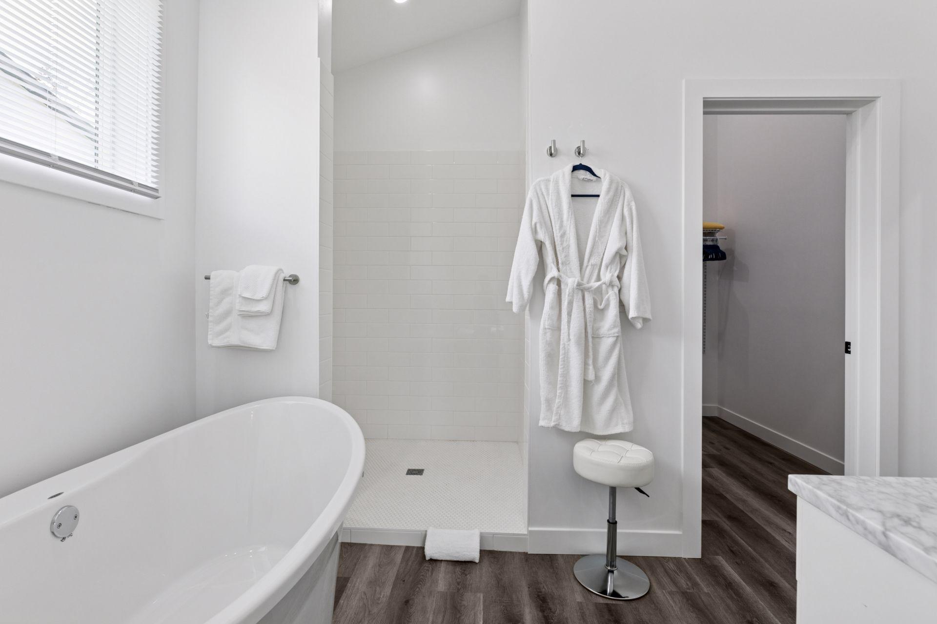 Wayzata, Minnesota, 55391, United States, 3 Bedrooms Bedrooms, ,4 BathroomsBathrooms,Residential,For Sale,1938784