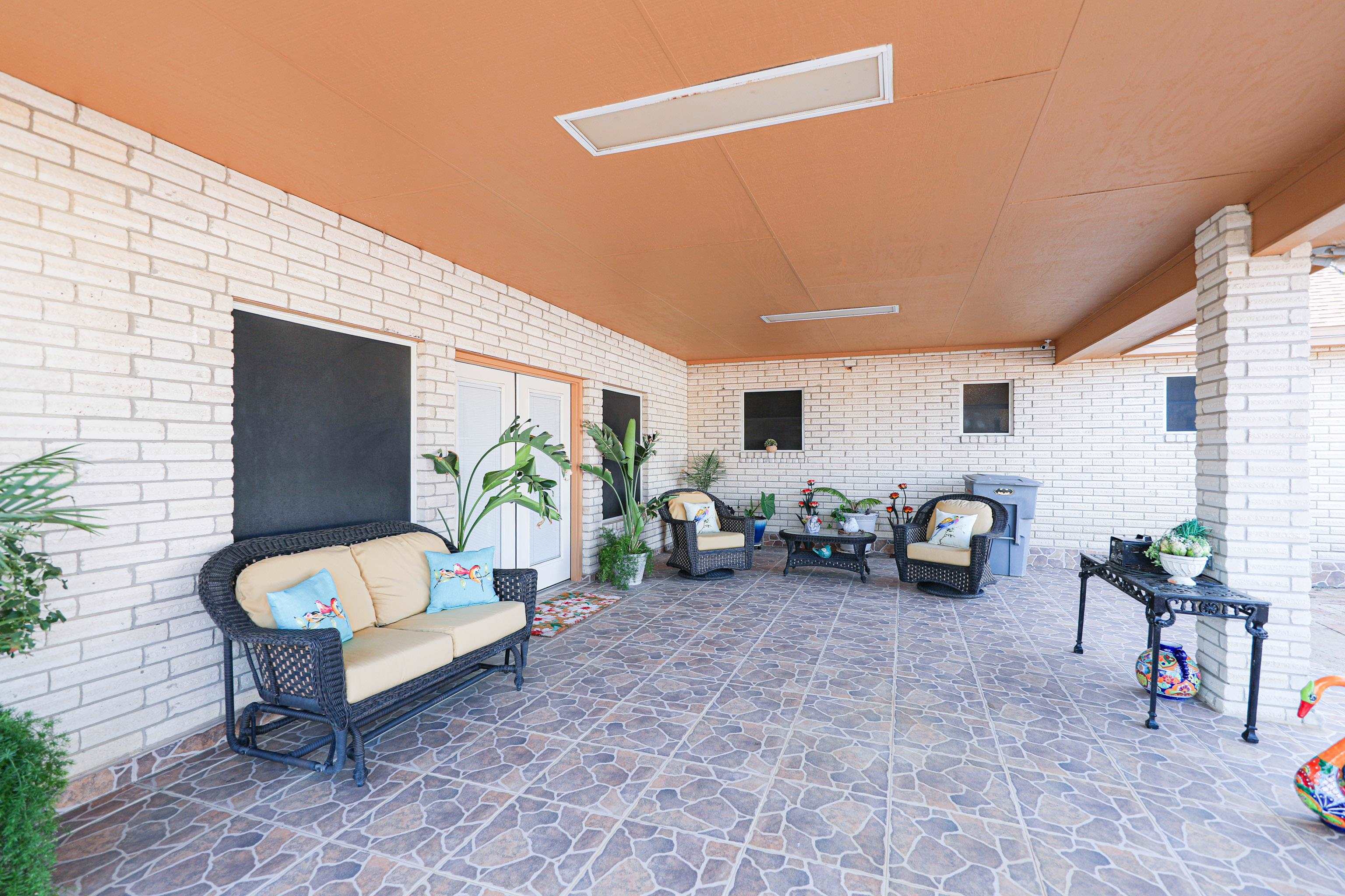 LAREDO, Texas, 78046, United States, 3 Bedrooms Bedrooms, ,4 BathroomsBathrooms,Residential,For Sale,1848774