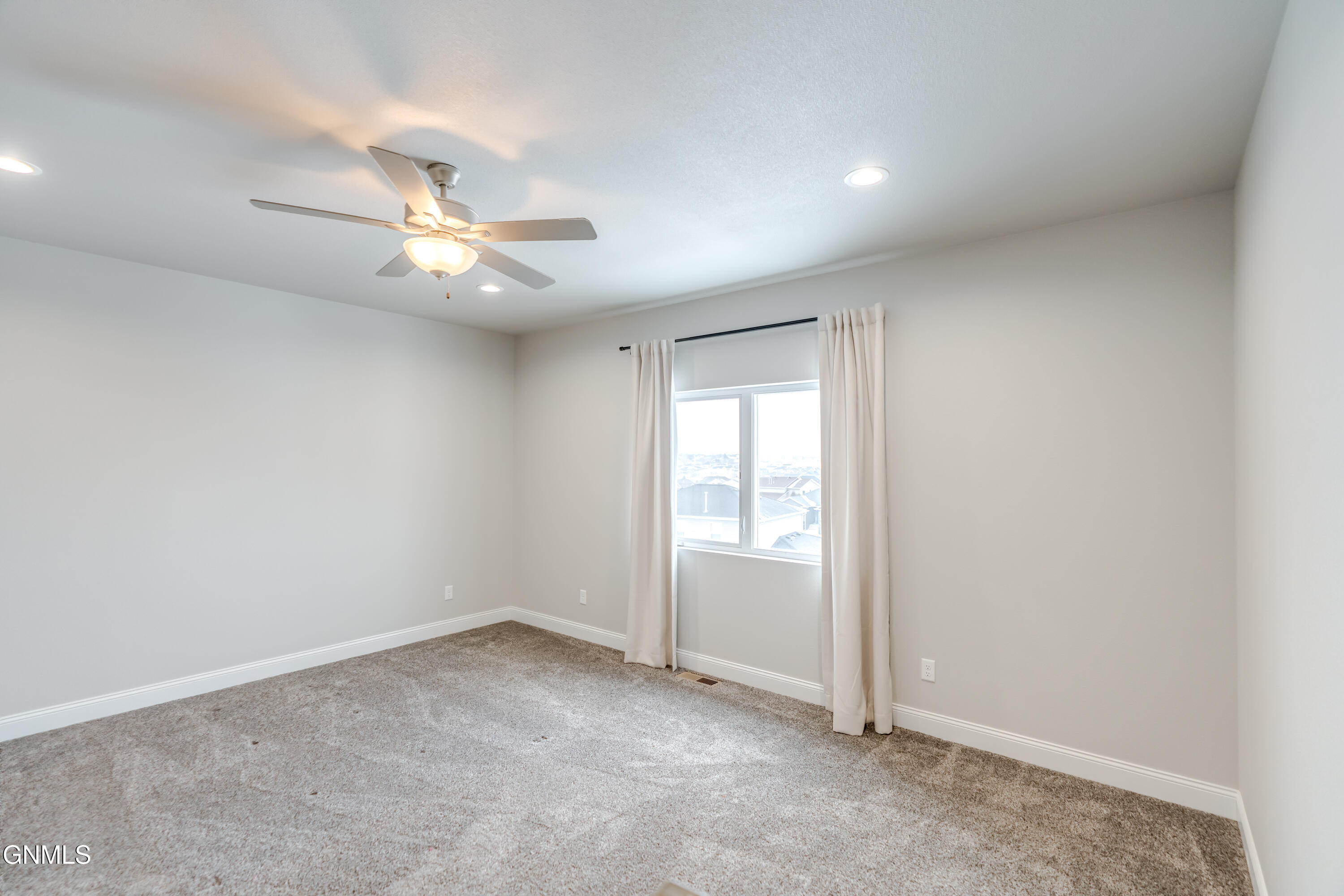 Bismarck, North Dakota, 58503, United States, 4 Bedrooms Bedrooms, ,3 BathroomsBathrooms,Residential,For Sale,2035327