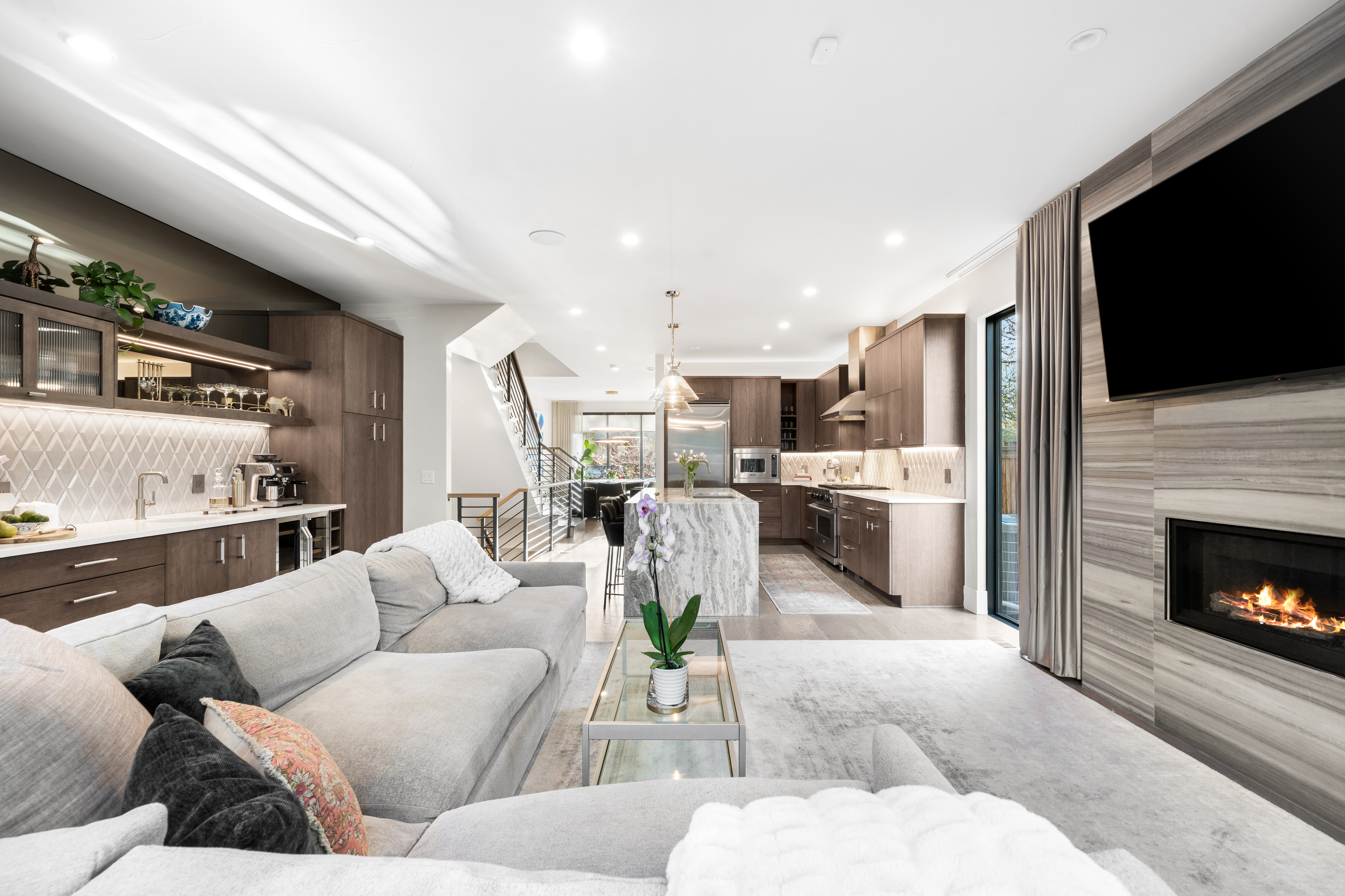  Exceptional Modern 4-Bedroom, 5-Bath Duplex - 物件實景