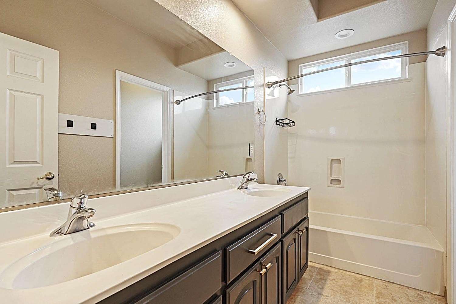 Valley Springs, California, 95252, United States, 3 Bedrooms Bedrooms, ,3 BathroomsBathrooms,Residential,For Sale,2005908