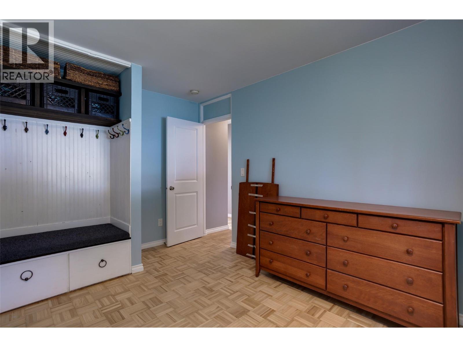 KELOWNA, British Columbia, V1V 1E2, CA, 4 Bedrooms Bedrooms, ,3 BathroomsBathrooms,Residential,For Sale,1961625