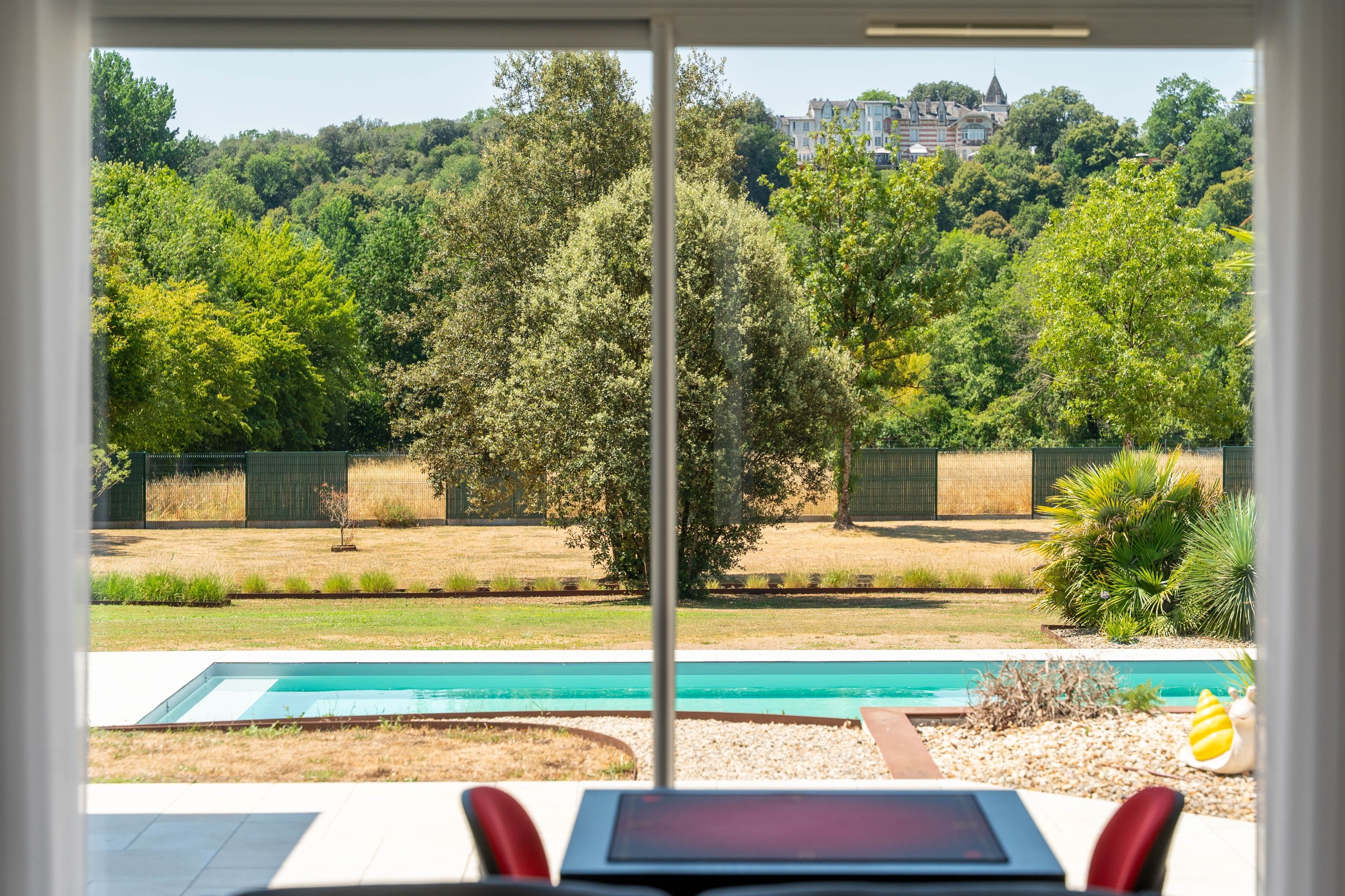  A Contemporary Masterpiece Overlooking Château de l