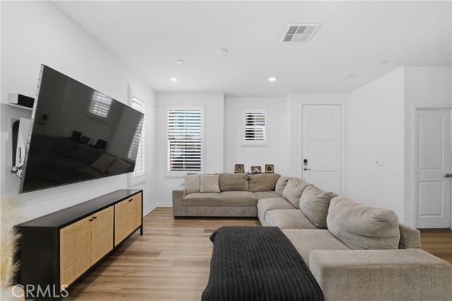 Fontana, California, 92336, United States, 4 Bedrooms Bedrooms, ,4 BathroomsBathrooms,Residential,For Sale,1981803