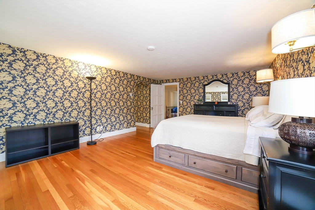 Worcester, Massachusetts, 01609, United States, 5 Bedrooms Bedrooms, ,4 BathroomsBathrooms,Residential,For Sale,1907639