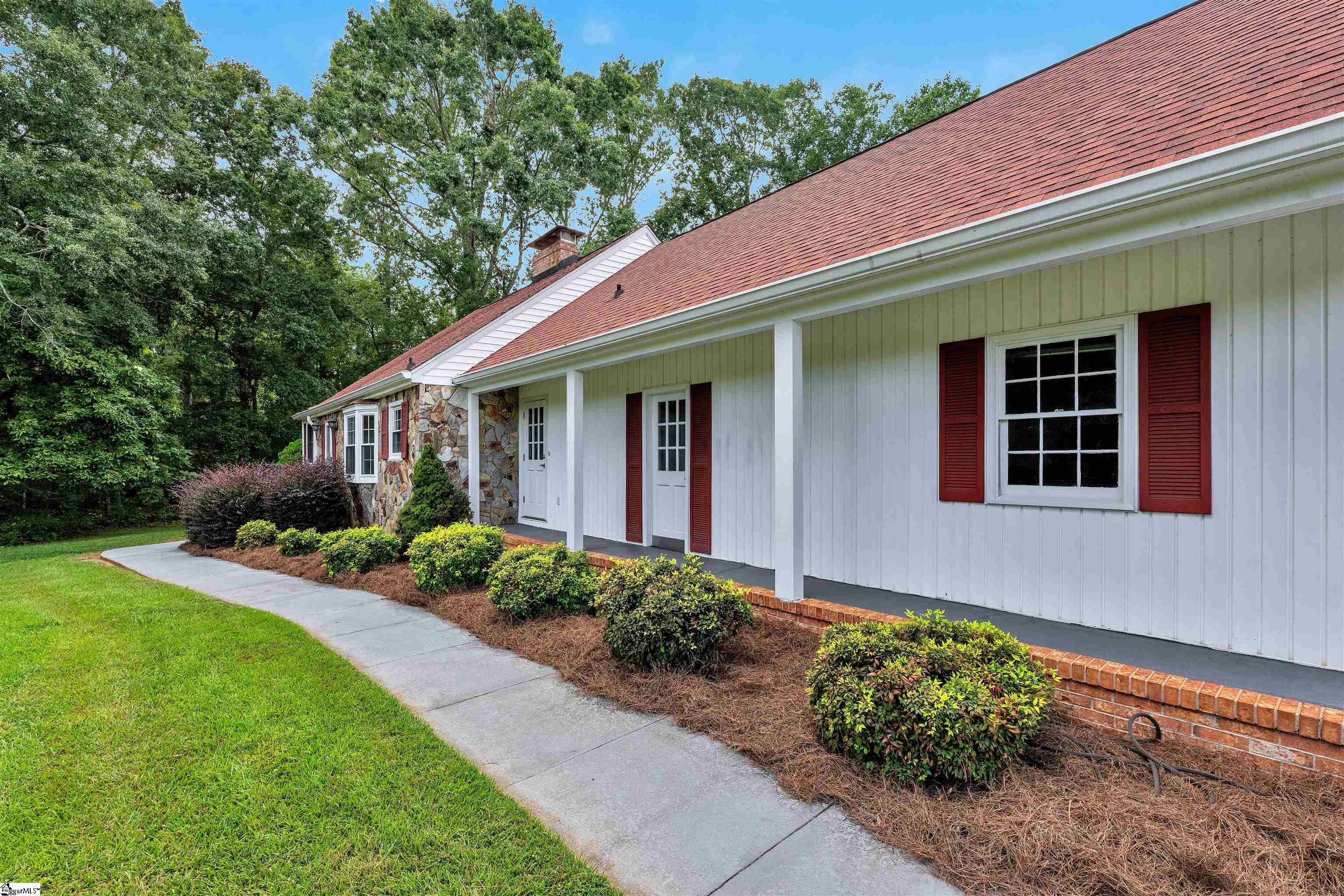Fountain Inn, South Carolina, 29644, United States, 5 Bedrooms Bedrooms, ,4 BathroomsBathrooms,Residential,For Sale,1938942