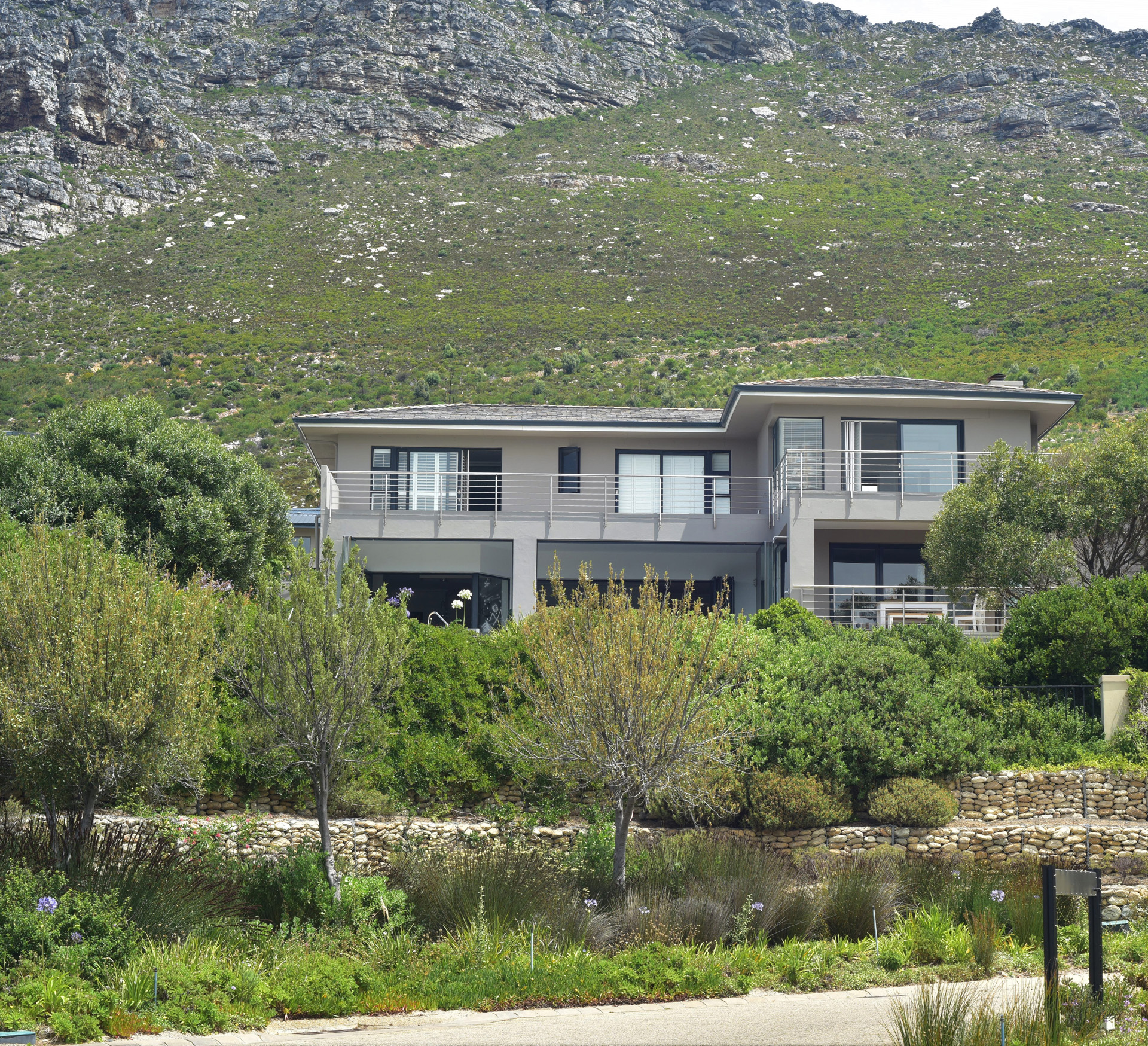  A Home That Lives With the Mountain, Not Just Beside It - 物件實景