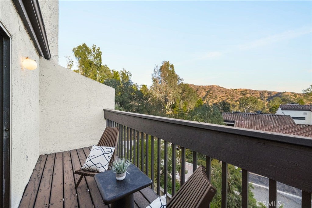 Glendale, California, 91206, United States, 2 Bedrooms Bedrooms, ,3 BathroomsBathrooms,Residential,For Sale,1941682