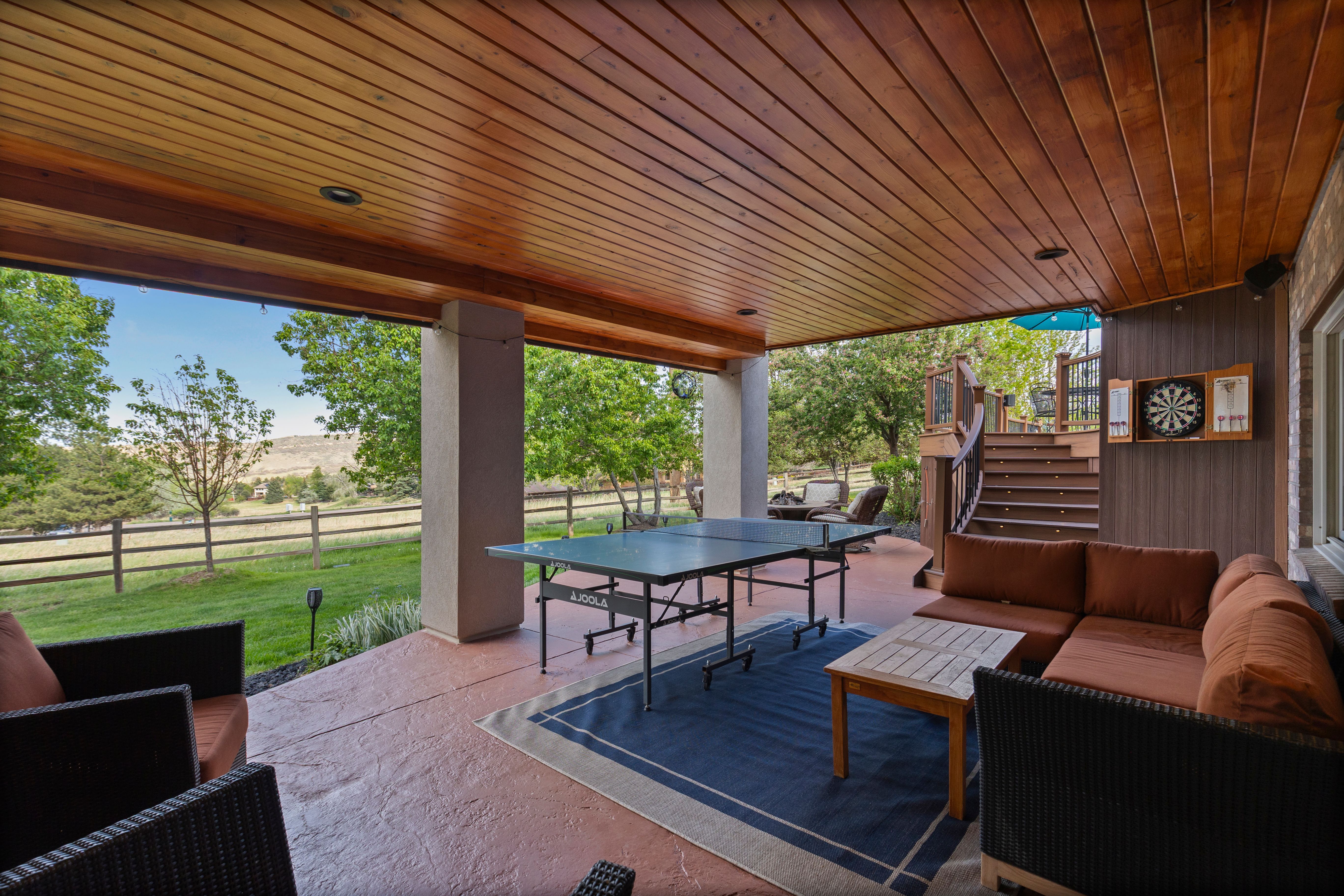  Stunning two-story walkout on a rare usable ¾-acre lot - 物件實景