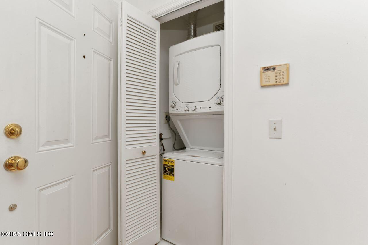 Old Greenwich, Connecticut, 06870, United States, 1 Bedroom Bedrooms, ,2 BathroomsBathrooms,Residential,For Sale,1891729