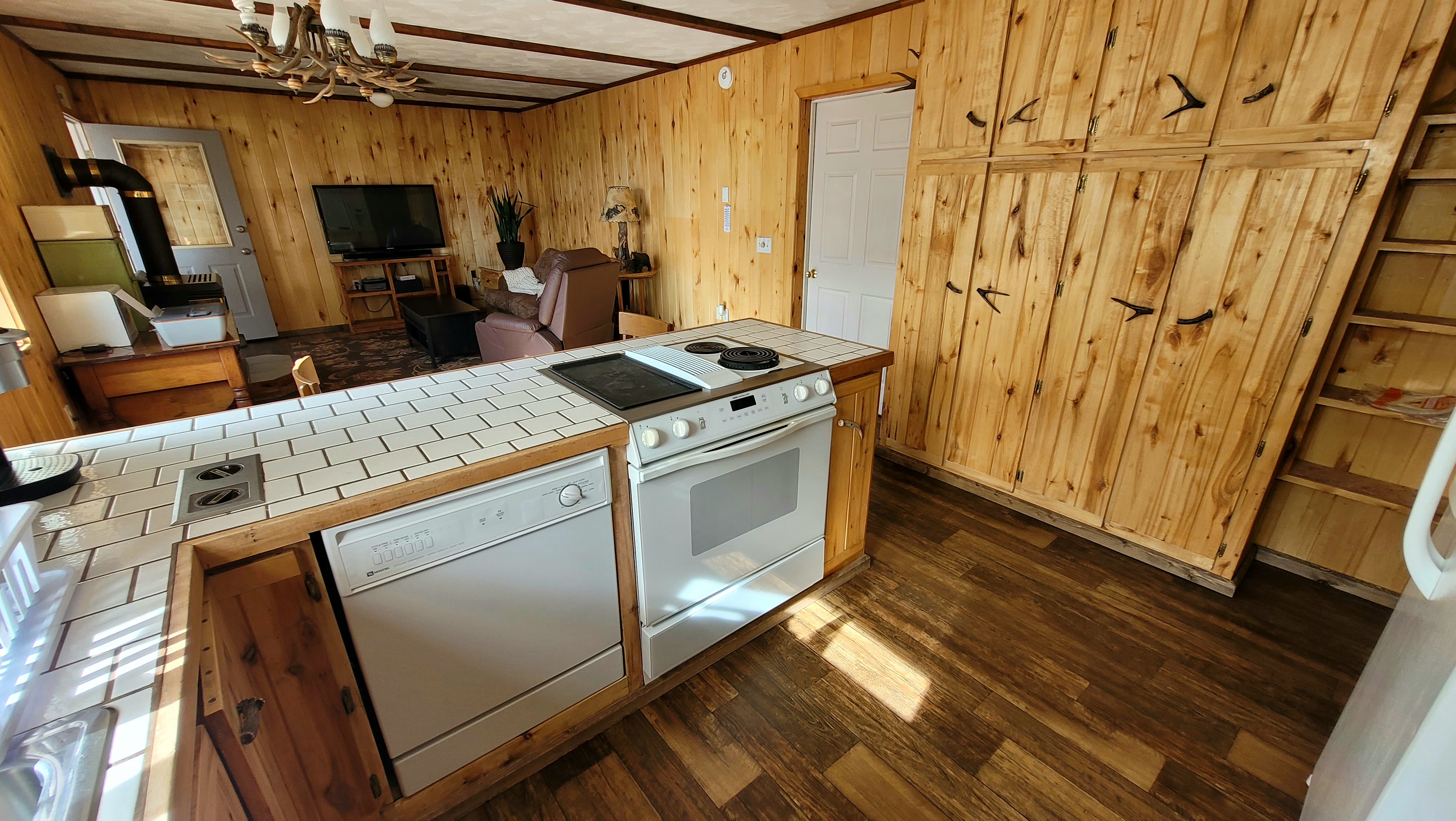 Dillon, Montana, 59725, United States, 3 Bedrooms Bedrooms, ,2 BathroomsBathrooms,Residential,For Sale,1944810