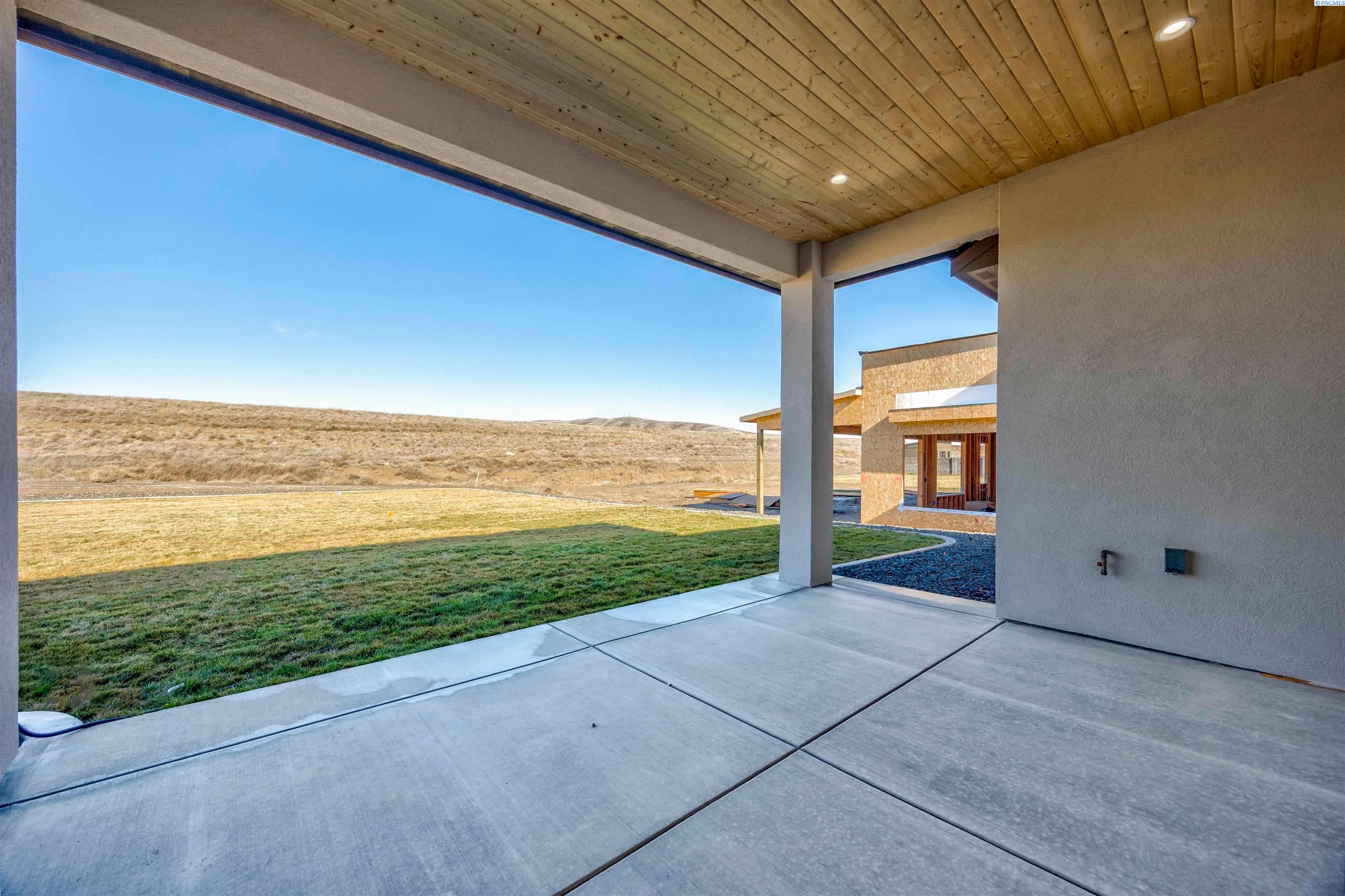 Richland, Washington, 99352, United States, 4 Bedrooms Bedrooms, ,3 BathroomsBathrooms,Residential,For Sale,2048138