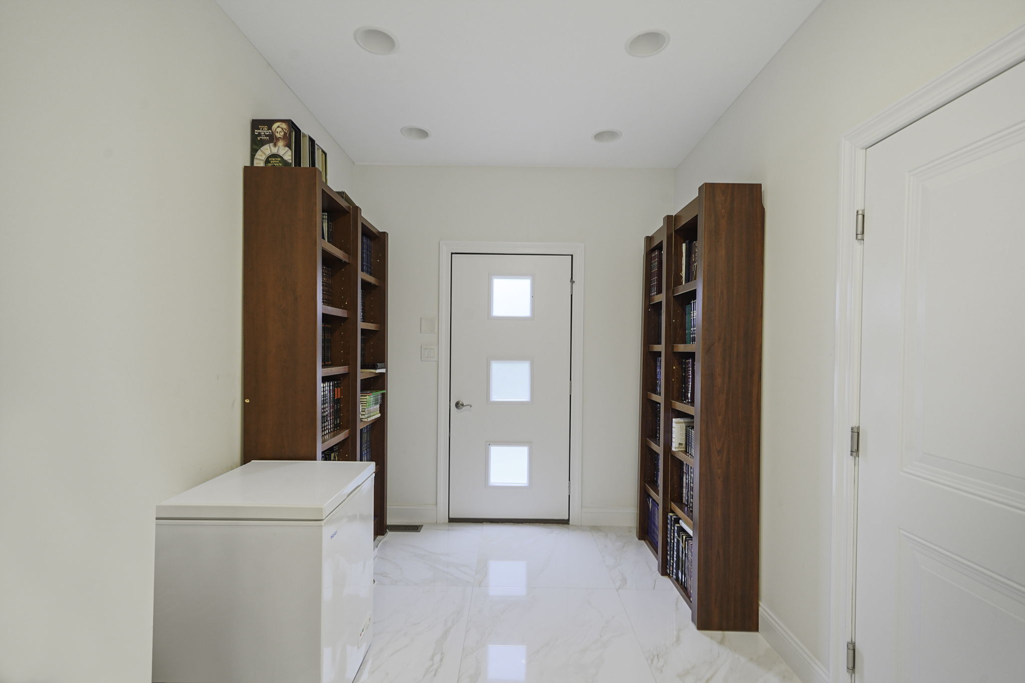 Cedarhurst, New York, 11516, United States, 5 Bedrooms Bedrooms, ,5 BathroomsBathrooms,Residential,For Sale,1851144