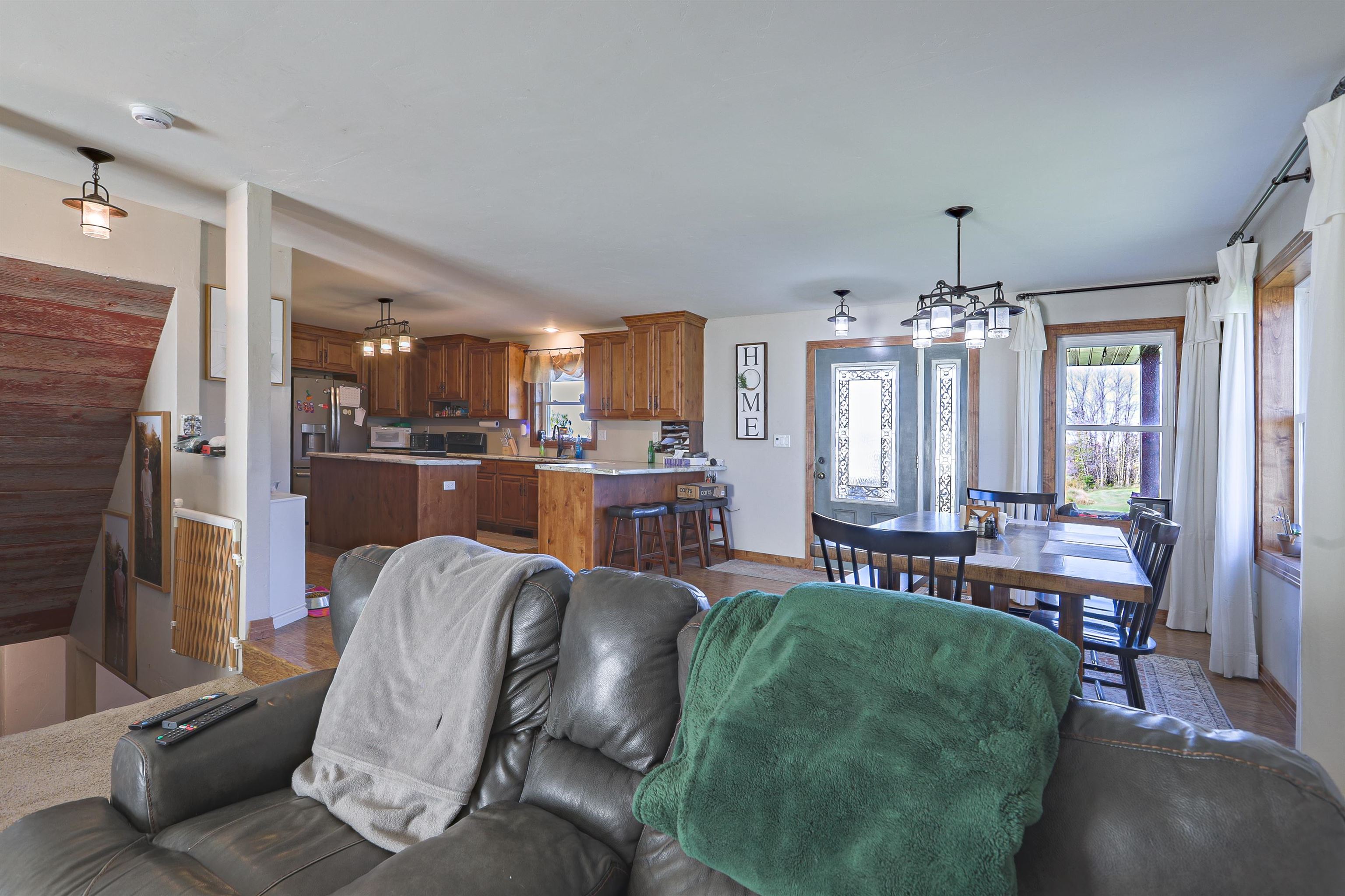 Pulaski, Wisconsin, 54162, United States, 3 Bedrooms Bedrooms, ,3 BathroomsBathrooms,Residential,For Sale,1975627