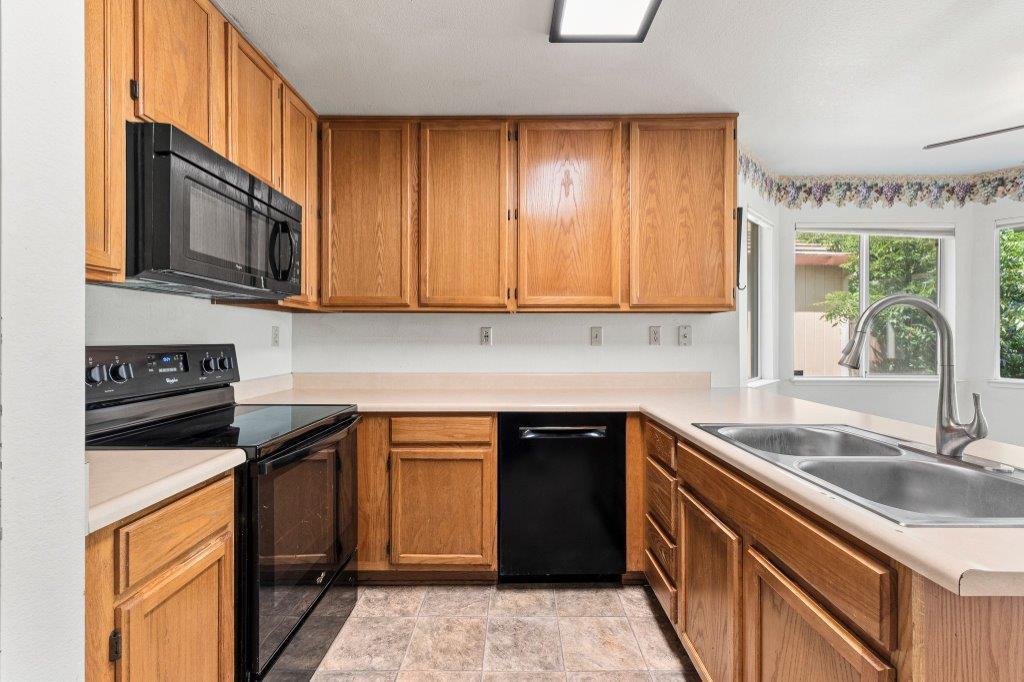 Elk Grove, California, 95758, United States, 3 Bedrooms Bedrooms, ,3 BathroomsBathrooms,Residential,For Sale,1900592
