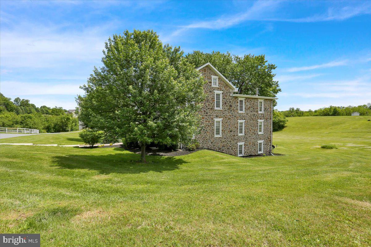 Mohrsville, Pennsylvania, 19541, United States, 4 Bedrooms Bedrooms, ,2 BathroomsBathrooms,Residential,For Sale,1827431