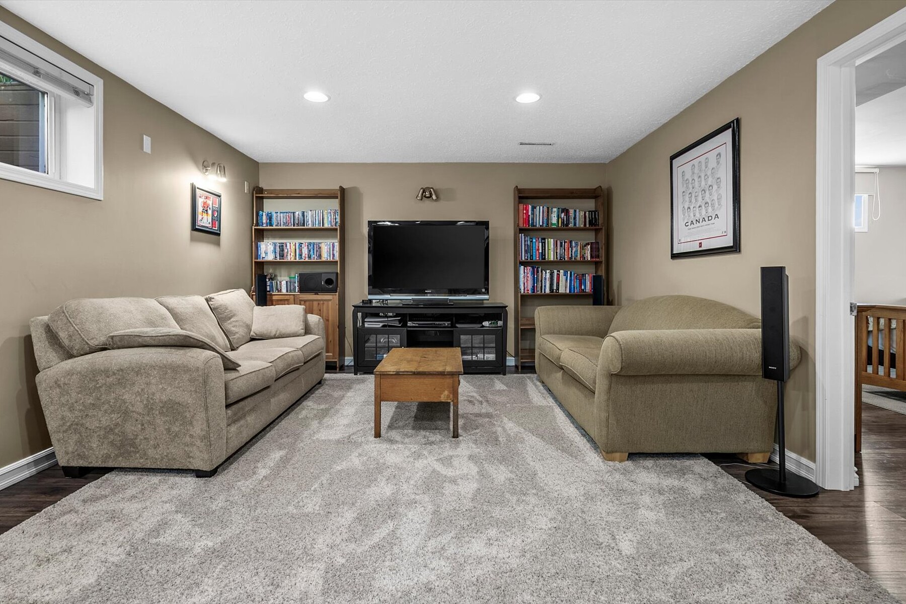  6526 Laurentian Way SW - 物件實景