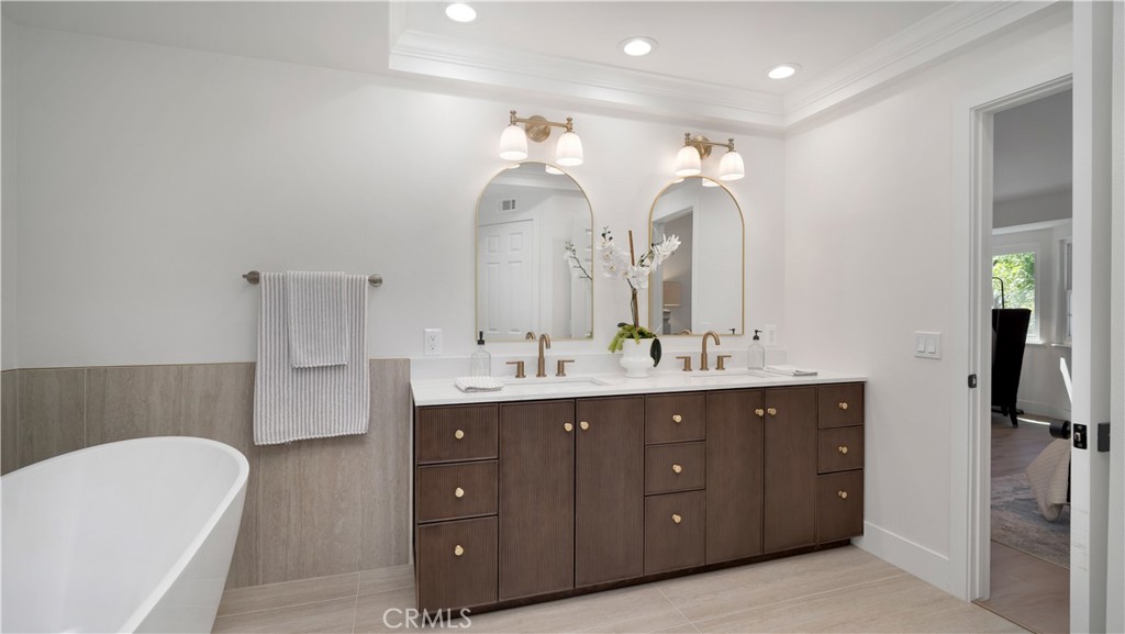 Lake Forest, California, 92630, United States, 4 Bedrooms Bedrooms, ,3 BathroomsBathrooms,Residential,For Sale,1987974