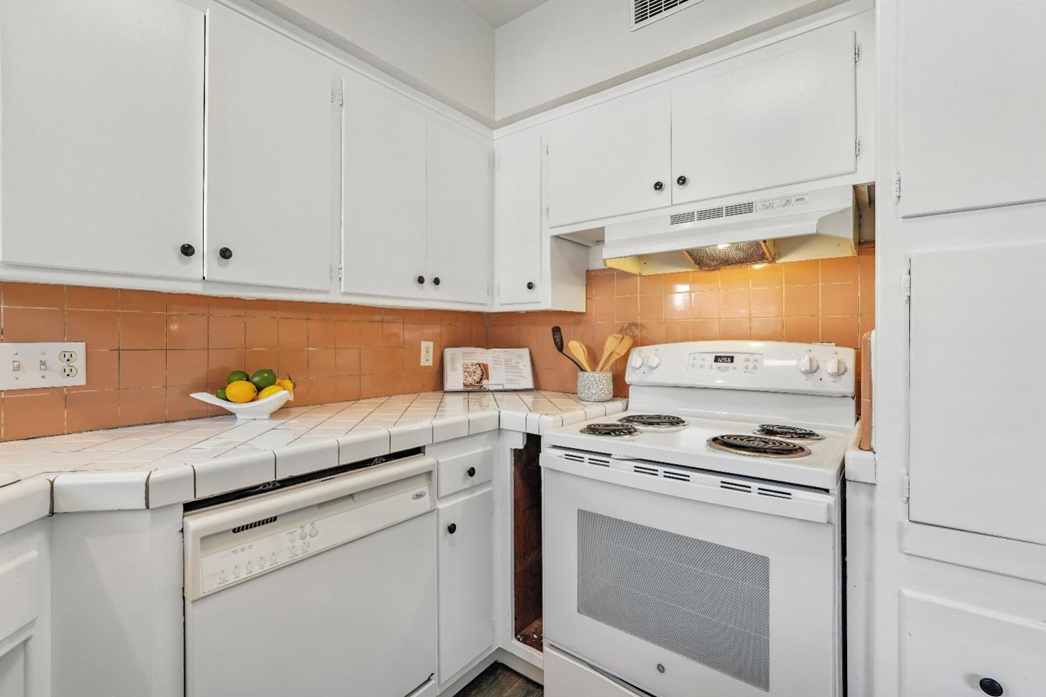 Sacramento, California, 95820, United States, 3 Bedrooms Bedrooms, ,2 BathroomsBathrooms,Residential,For Sale,1940182