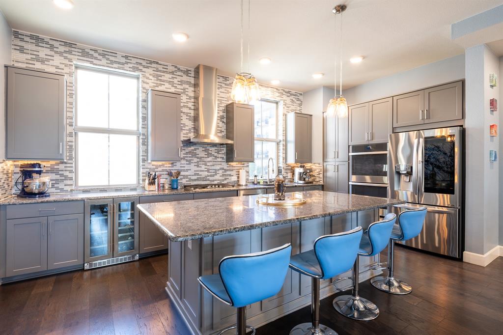 Dallas, Texas, 75212, United States, 3 Bedrooms Bedrooms, ,4 BathroomsBathrooms,Residential,For Sale,1966564