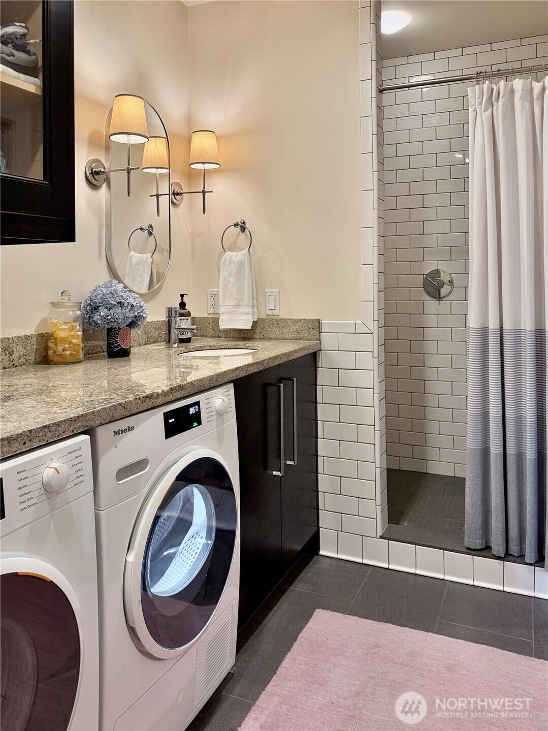 SEATTLE, Washington, 98102, United States, 2 Bedrooms Bedrooms, ,3 BathroomsBathrooms,Residential,For Sale,1901713