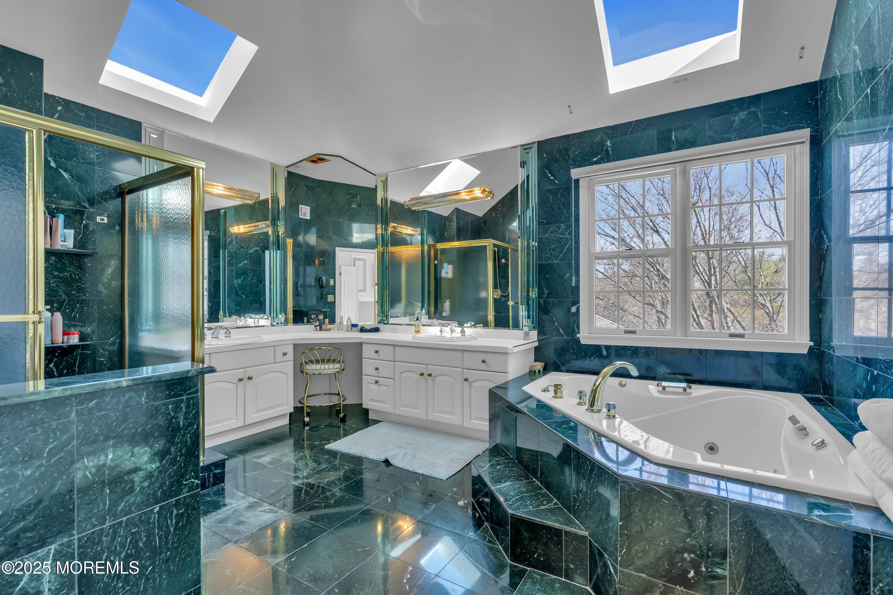 Manalapan, New Jersey, 07726, United States, 6 Bedrooms Bedrooms, ,5 BathroomsBathrooms,Residential,For Sale,1976013