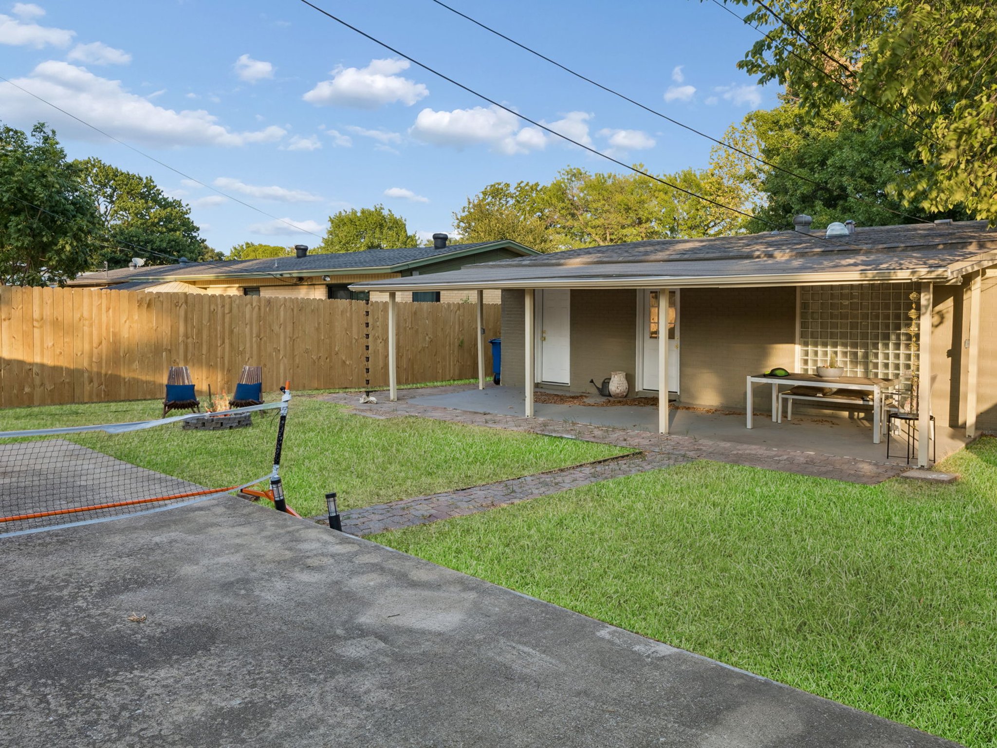  Light-Filled Midcentury Living Near White Rock Lake - 物件實景