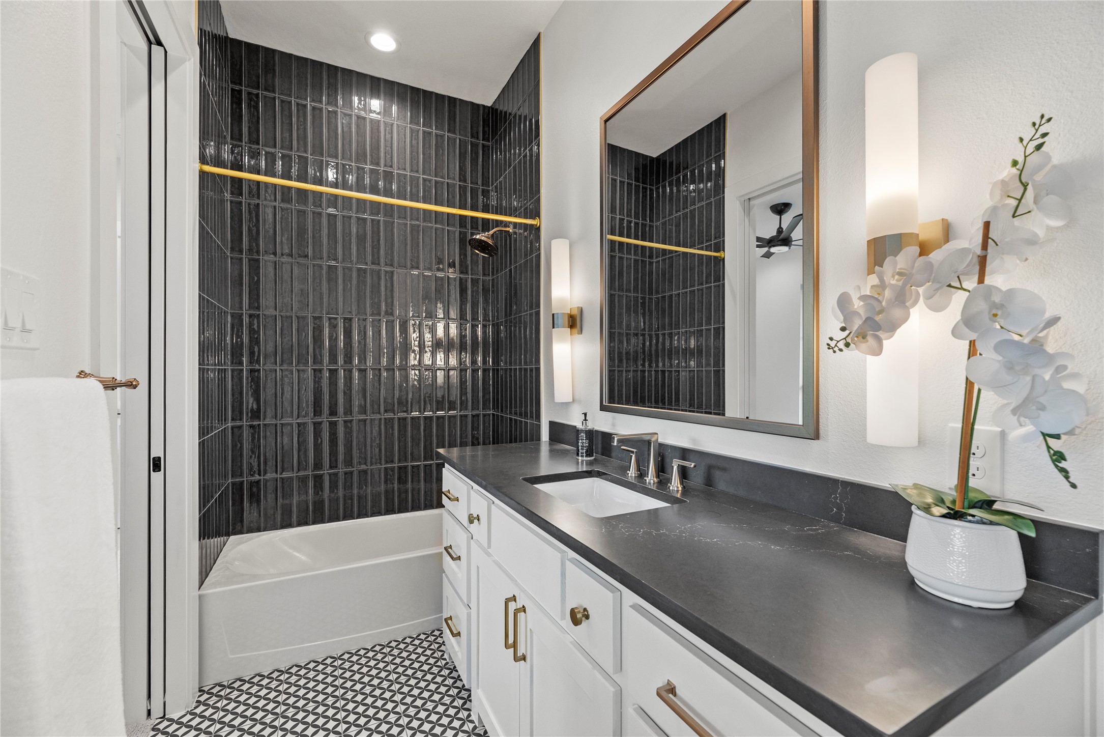 Montgomery, Texas, 77356, United States, 4 Bedrooms Bedrooms, ,5 BathroomsBathrooms,Residential,For Sale,1987481