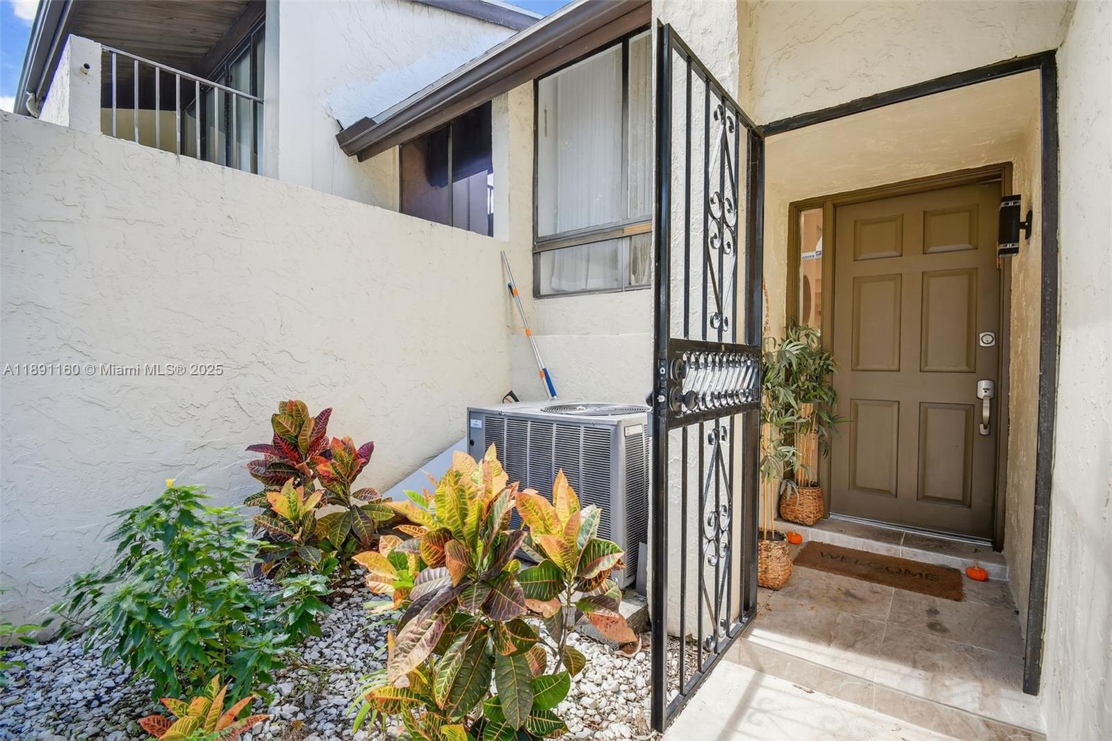 Miami, Florida, 33180, United States, 3 Bedrooms Bedrooms, ,3 BathroomsBathrooms,Residential,For Sale,1961045