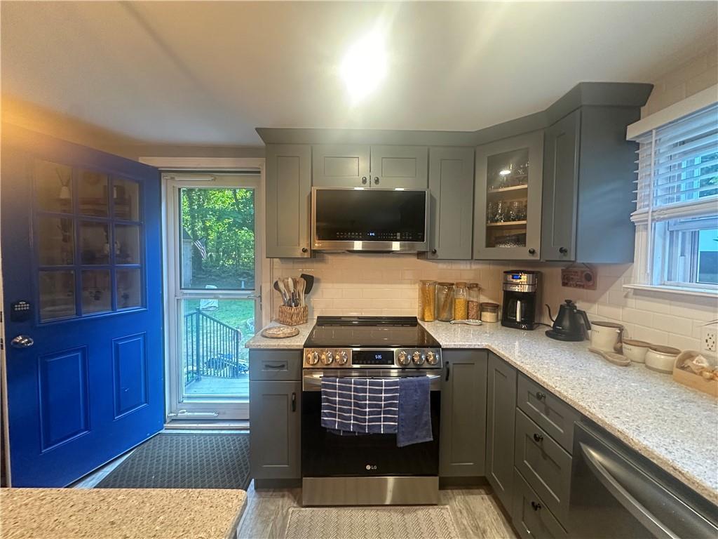 Bristol, Rhode Island, 02809, United States, 3 Bedrooms Bedrooms, ,1 BathroomBathrooms,Residential,For Sale,2002471