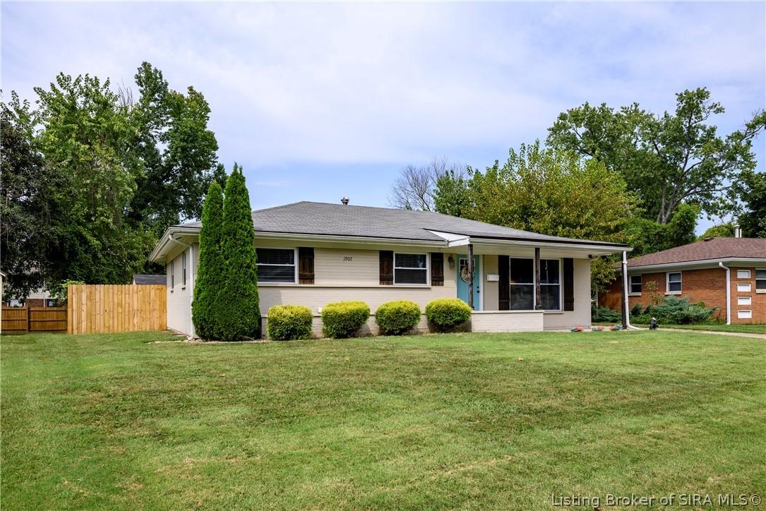Larkspur Dr, Jeffersonville, IN 47130