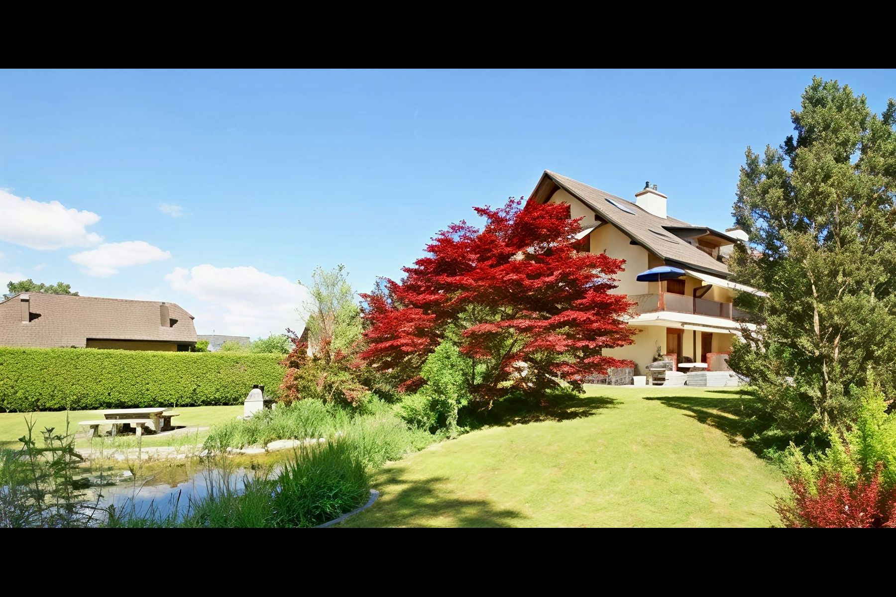  Prestigious 5.5-room duplex ?Pieds dans l