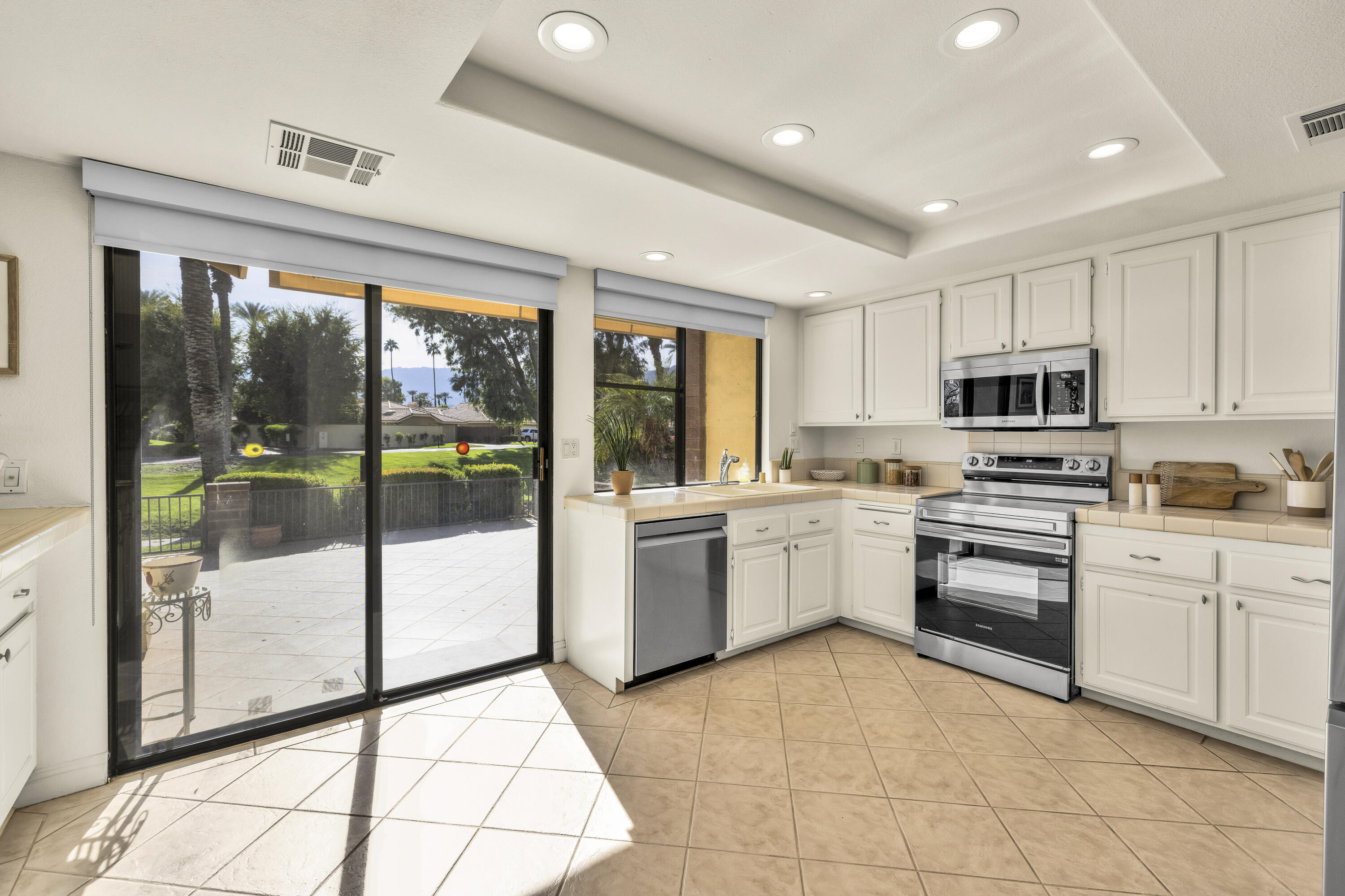 Palm Desert, California, 92260, United States, 2 Bedrooms Bedrooms, ,2 BathroomsBathrooms,Residential,For Sale,1987933