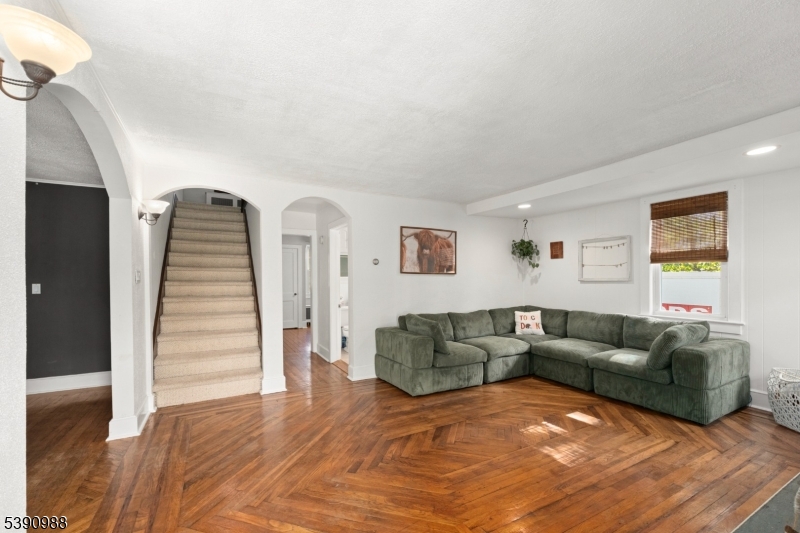 Kingwood Twp., New Jersey, 08825, United States, 3 Bedrooms Bedrooms, ,2 BathroomsBathrooms,Residential,For Sale,1984798