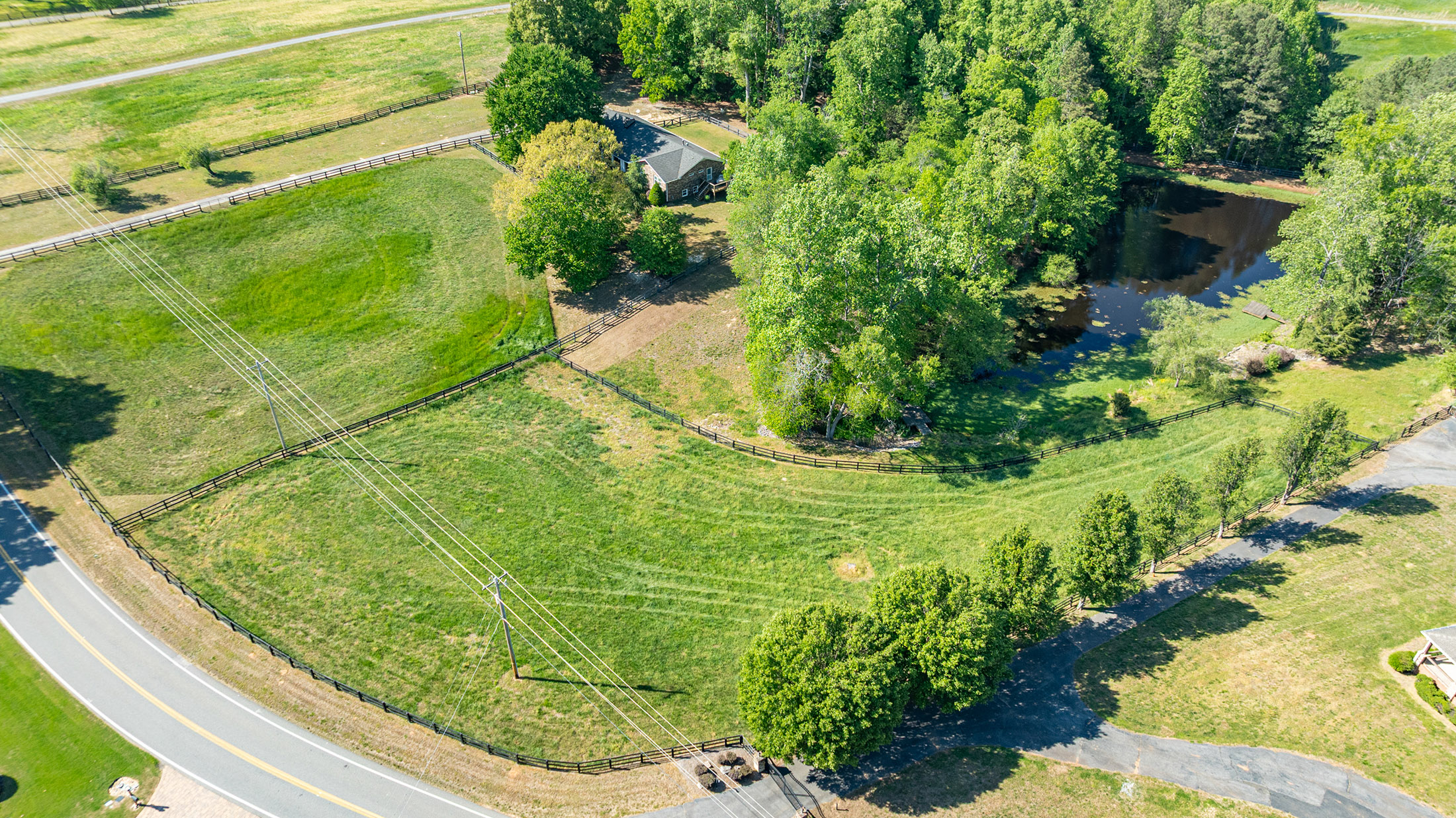  Exceptional Equestrian Estate: A Rare Blend of Luxury, Functionality, and Charm - 物件實景