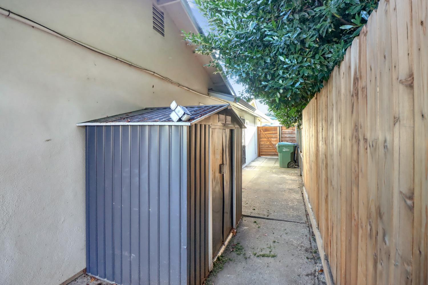 Sacramento, California, 95826, United States, 3 Bedrooms Bedrooms, ,2 BathroomsBathrooms,Residential,For Sale,1991468