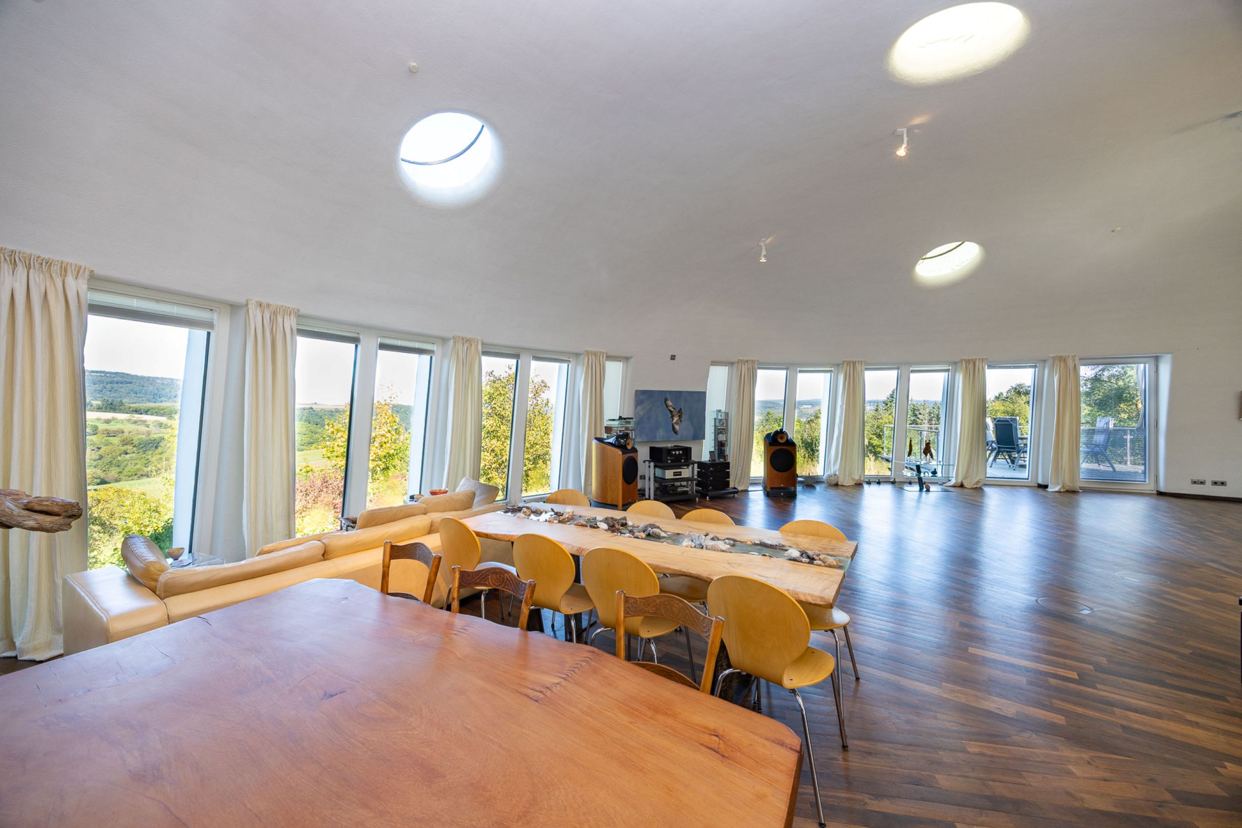  Architectural Haven of 536 m² – A Private Spa Retreat with Natural Swimming Pool - 物件實景