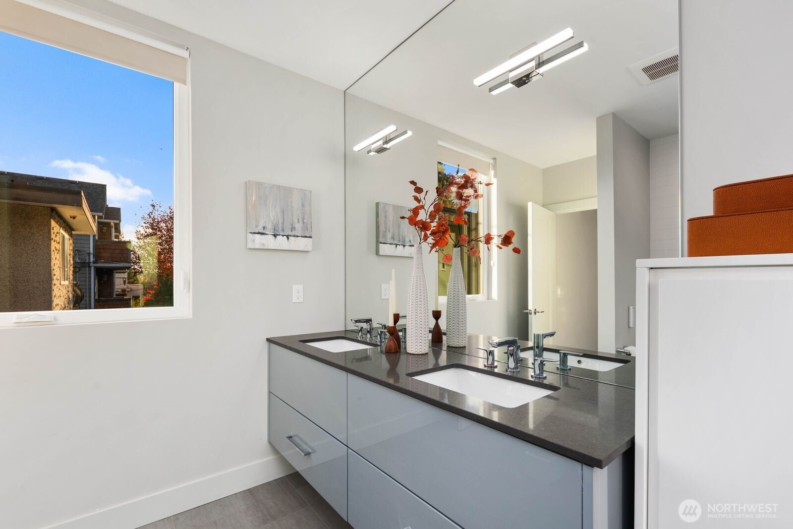 Seattle, Washington, 98103, United States, 3 Bedrooms Bedrooms, ,2 BathroomsBathrooms,Residential,For Sale,1990926