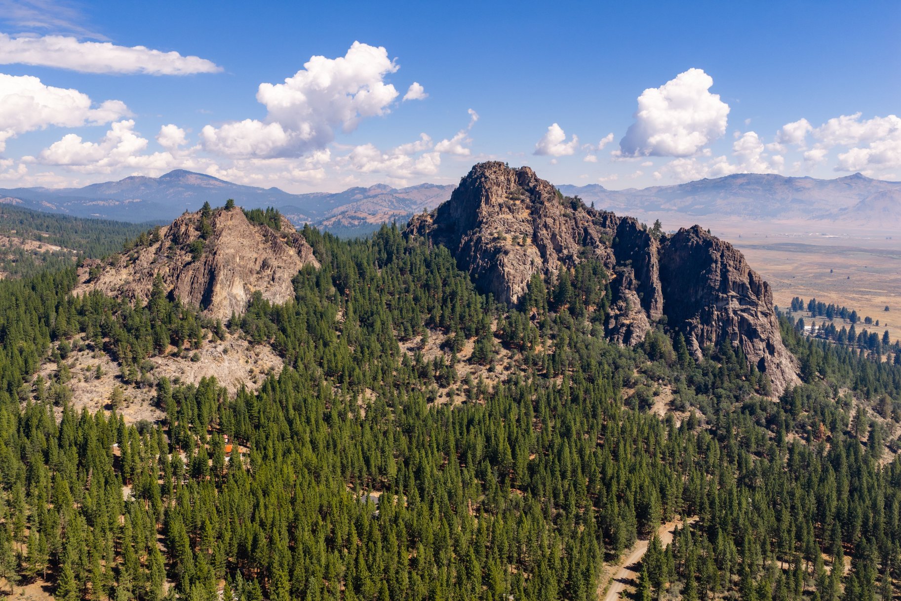  20 Private Acres. One Epic Location. - 物件實景