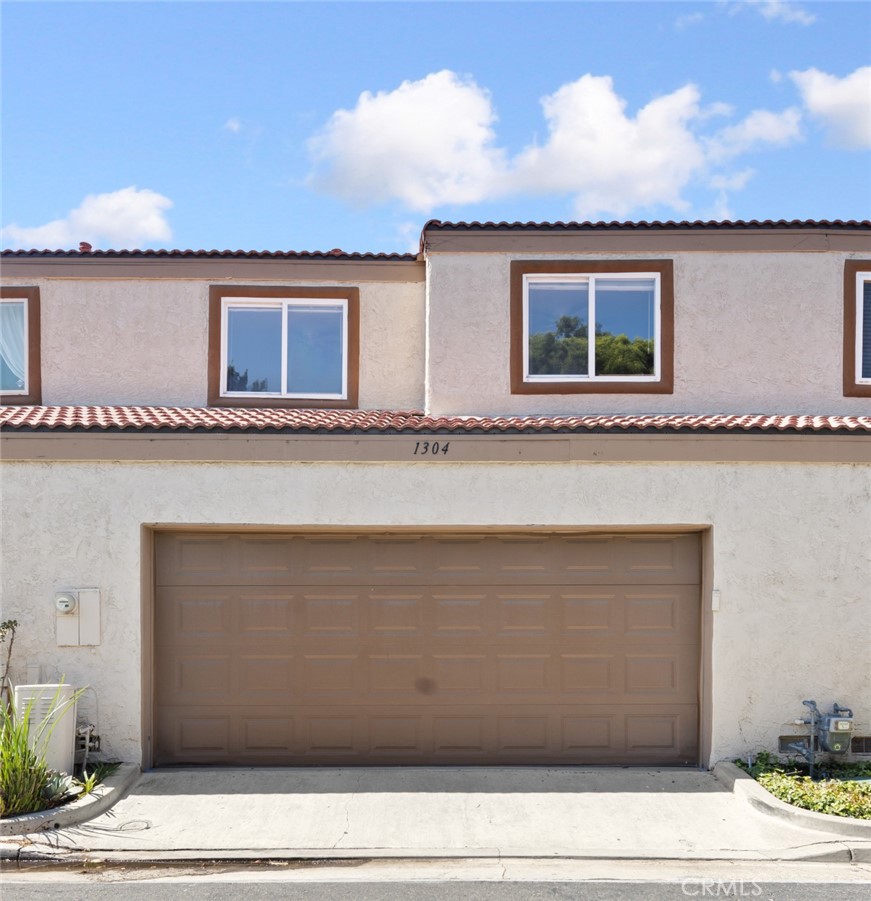Fullerton, California, 92835, United States, 3 Bedrooms Bedrooms, ,3 BathroomsBathrooms,Residential,For Sale,1892119