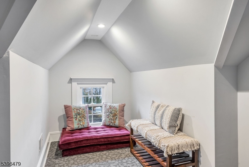 West Milford Twp., New Jersey, 07421, United States, 4 Bedrooms Bedrooms, ,3 BathroomsBathrooms,Residential,For Sale,1992089